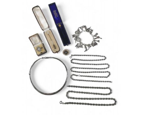 A collection of jewellery, comprising silver chains, ring, pins and a cats eye and pearl yellow metal part brooch, 7.7g. (1 b