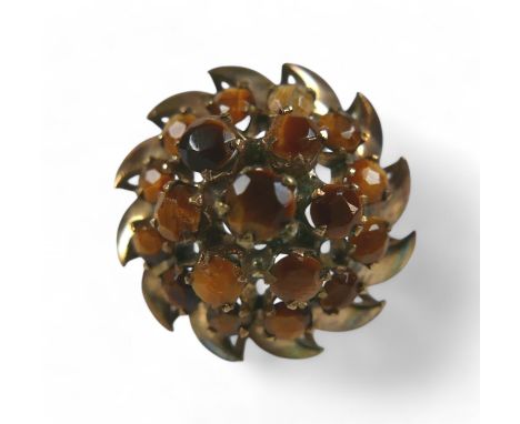 An 18ct cats eye cluster ring, size K, head 19 by 12mm, weight 4.1g.