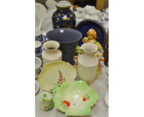 Decorative Ceramics - Carltonware foxglove pattern leaf dish; Wilton ware dragon lustre bowl; contemporary Hornsea vases; etc
