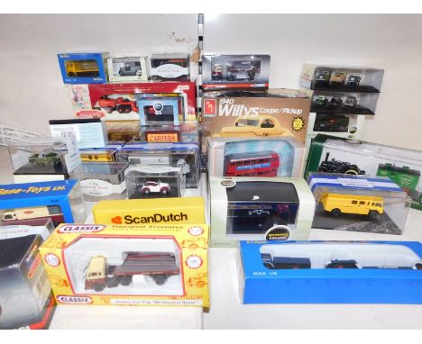 Die cast vehicles,  including a 1:76 Oxford Railway scale tractor, various similar Oxford Range and other Landrover sets, Mor