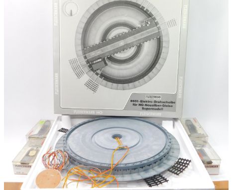 A Fleischmann HO-gauge electric turntable, 6651, and various related track 6053, etc., partially boxed.  (a quantity)