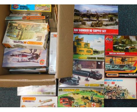 Airfix model kits, including a Skill Set RAF Recovery 1:76 scale 03305, RAF Emergency kit 033094 etc., boxed. (a quantity).