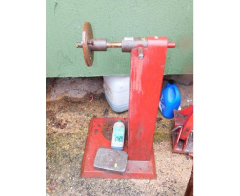 A Bradbury wheel balance, serial number 681/blank, together with a cast iron inspection ladder. 