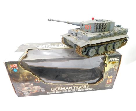 A WSN German Tiger 1 radio controlled battle tank, 00804 scale model (boxed)