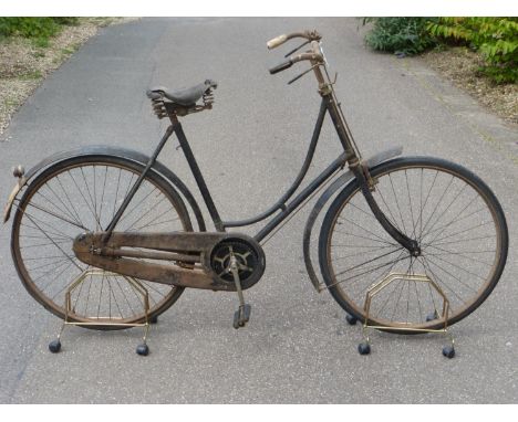 Swift of Coventry Ltd. A lady's Loop Frame bicycle, probably dating from the 1920s, It has a 22-inch frame, original black en