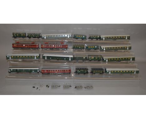 HO Gauge. A quantity of unboxed Continental&nbsp; Locomotives, Coaches and Cars by Roco, Lima, Piko etc. including two Electr