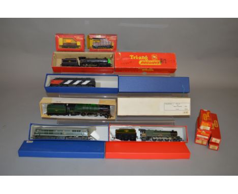 OO Gauge. A boxed Triang R.389 4-6-0 Class B12 Locomotive and Tender together with four unboxed Locomotives including an R.35