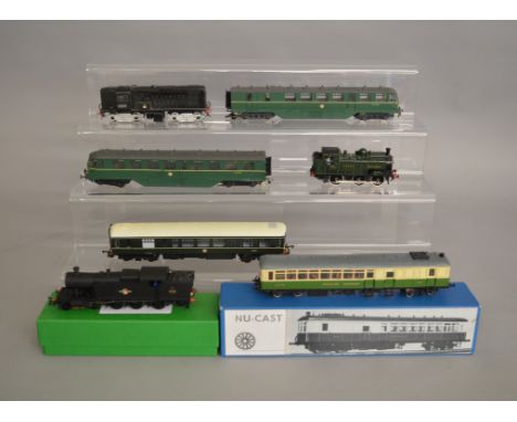 OO&nbsp; Gauge. A boxed kit built and painted Nu-Cast LNER Sentinel-Cammell Railcar together with unboxed items including a H