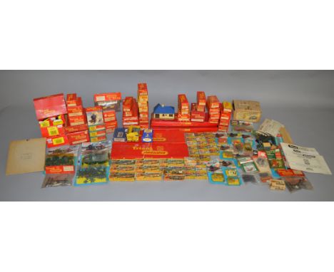 OO Gauge. A very good quantity of Model Railway and Trackside accessories by Triang, Merit and others. This lot includes a nu