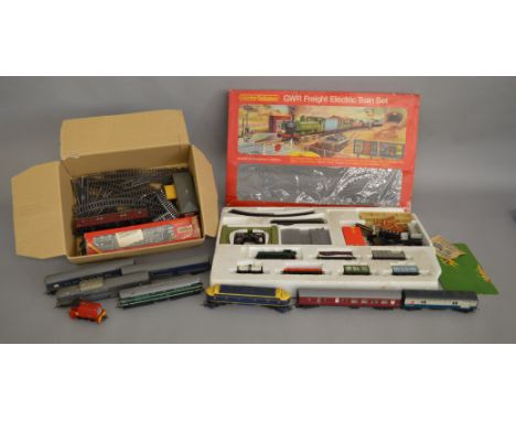OO Gauge. A boxed Hornby Railways R063-9300 4-6-2 Class 7 'Britannia 70000' Locomotive with Tender in BR green livery,G+ in P