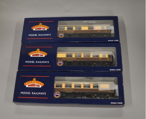 OO Gauge. 3 boxed Bachmann Pullman Coaches with lighting, 39-300, 39-320 and 39-310, all appear VG boxed. (3)
