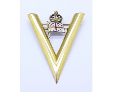 A yellow metal and enamel military Victory badge, 4.7g, height 45mm