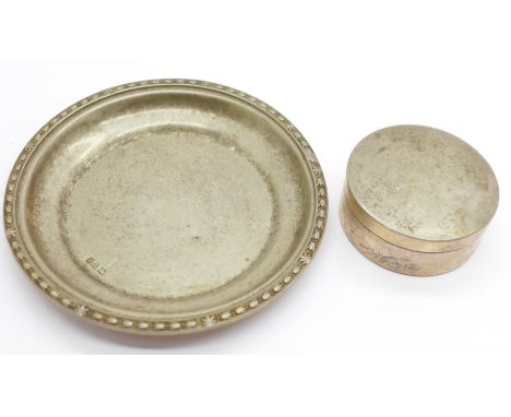 A silver dish and silver pill/snuff box, 82g