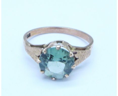 A 9ct gold and green stone ring, 2.1g, M