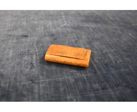 A 1900 burr walnut snuff box, with a hidden hinge now (af) IMPORTANT! REGARDING CONDITION REPORTS: Please note this is an auc