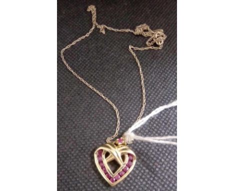 A 9ct GOLD &amp; RUBY HEART SHAPED PENDANT ON 9ct BECK CHAIN