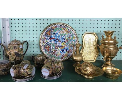 SHELF OF ORIENTAL TEA WARE &amp; GOLD COLOURED ORIENTAL TEA WARE