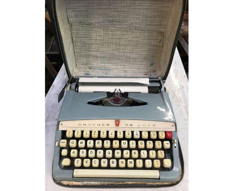 TYPEWRITER BROTHER DELUX IN CASE