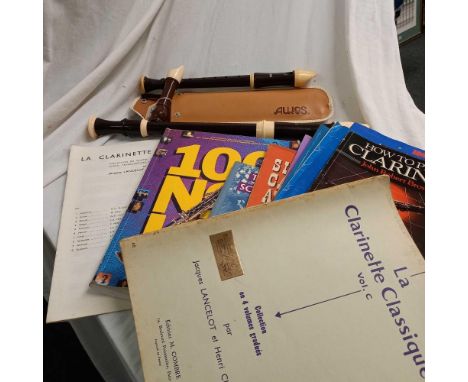 CARTON WITH QTY OF BOOKS OF HOW TO PLAY A CLARINET &amp; CASED AULOS RECORDER