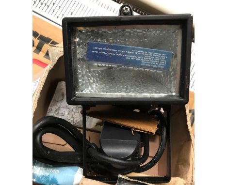 BOXED HALOGEN GARDEN FLOOD LIGHT WITH MOTION CENSOR