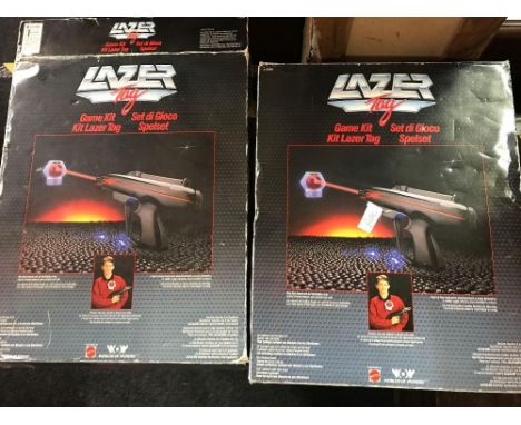 PAIR OF LASER TAG TOY GUNS &amp; A BACKGAMMON / CHESS BOX WITH DRAFT PIECES &amp; DICE