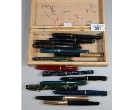 Beech box, the interior revealing assorted vintage pens to include: Parker 18ct nib Duofold, Parker USA, Waterman 14ct nib et