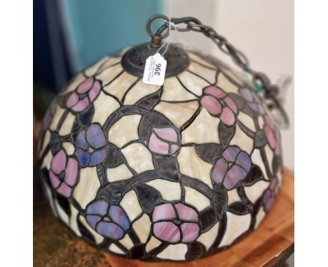 Modern Tiffany style ceiling light shade. (B.P. 21% + VAT)