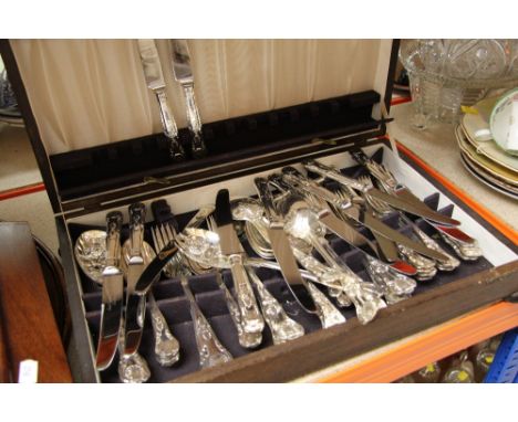 A VINTAGE CANTEEN OF HALLAMSHIRE STAINLESS STEEL QUEENS PATTERN CUTLERY