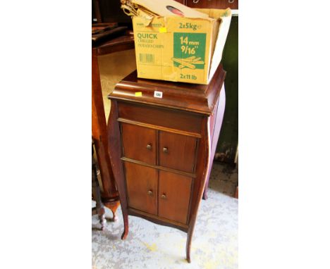 A VINTAGE CENTO GRAMOPHONE PLAYER and a quantity of gramophone records