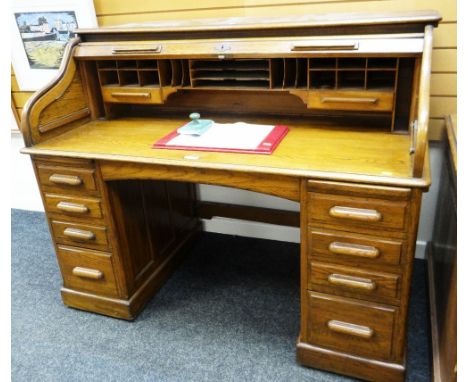 AN EXCELLENT VINTAGE OAK ROLL-TOP DESK having nine exterior drawers and a good interior arrangement of drawers and pigeon hol