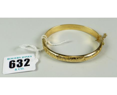 9 CARAT GOLD SCROLL AND FOLIATE ENGRAVED BANGLE IN ASSOCIATED BOX 7.6 grams approx.