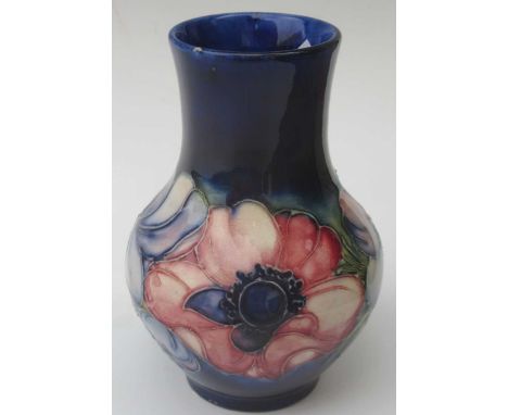 A modern Moorcroft Anemone pattern vase, 13cm high