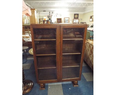 An Edwardian Oak Glazed Three Shelf Bookcase, 91 cm Wide