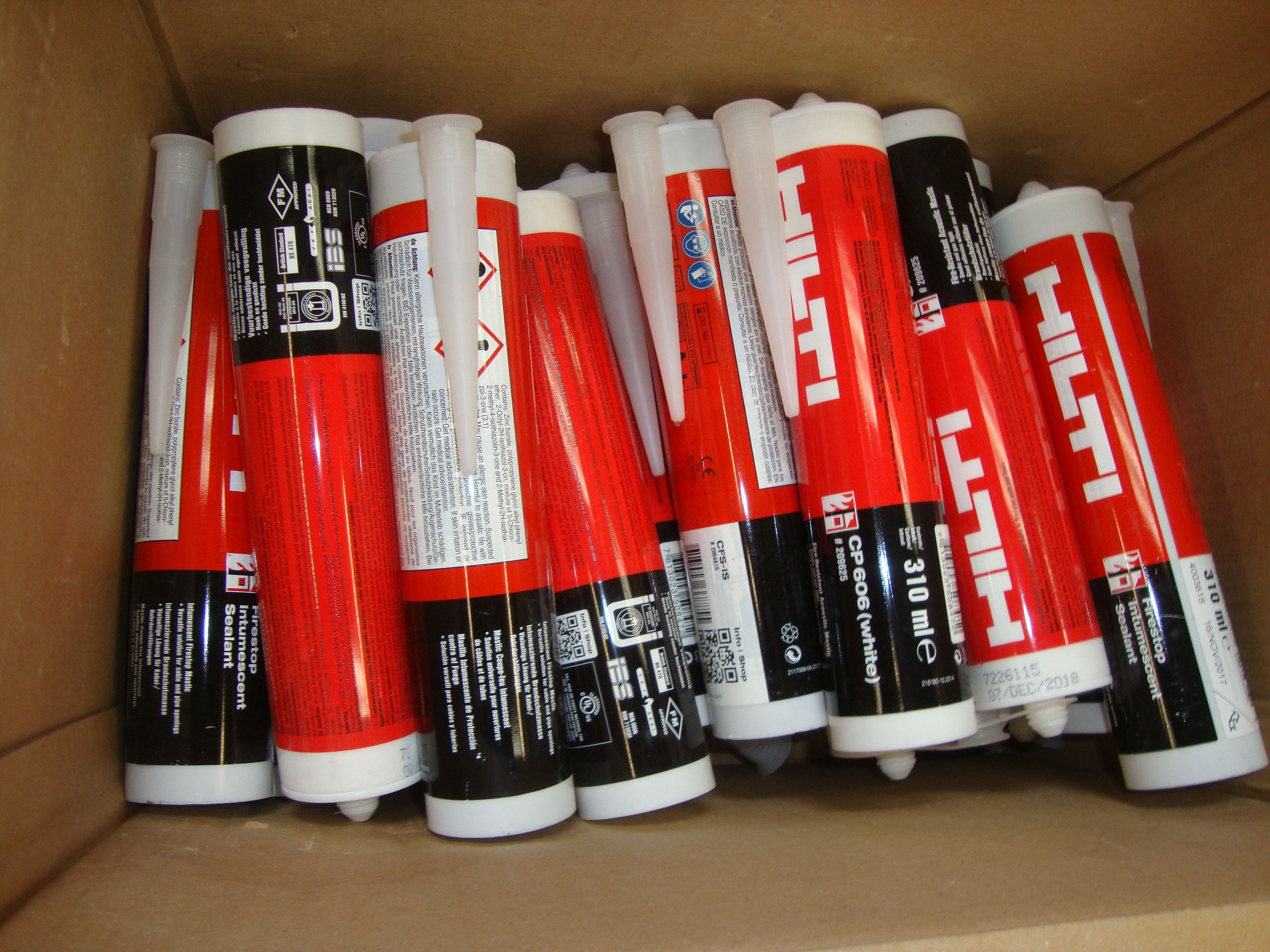 26 off 310ml tubes of Hilti CP606 white fire resistant acoustic mastic sealant plus 4 off sealant