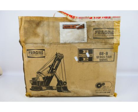 CCM - Classic Construction Models - A rare boxed limited edition American 1/48 scale factory built model of a Bucyrus Erie 88