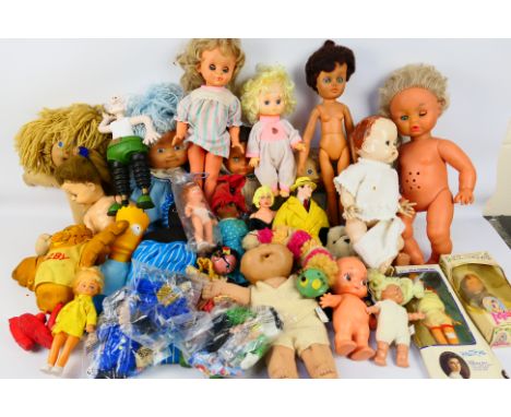 Cabbage Patch - Pedigree - Pelpham Puppets - Others - A mixed group of vintage and modern soft toys, dolls and some figures i
