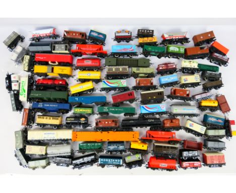 Hornby - Mainline - Tri-ang - Others - Over 80 OO / HO gauge items of unboxed and playworn rolling stock. Lot includes Hornby