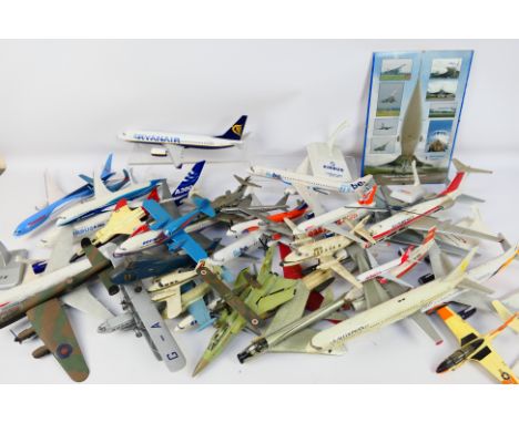 Sky Marks - Revell - Other - A fleet of unboxed plastic model airliners in a variety of scales from several carriers, plus so