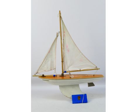 Star Yachts - A vintage wooden Star pond yacht named Endeavour II in white with blue trim # MK2. The model shows signs of age