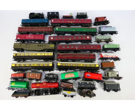 Hornby - Tri-ang - Dapol - Others - An unboxed group of over 30 OO gauge freight and passenger rolling stock items with an un