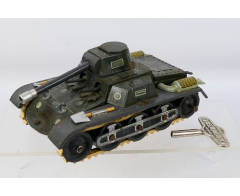 Gescha - A clockwork tinplate tank by Gescha. It measures 19 cm x 11 x 8 and the mechanism works, it comes with an incorrect 