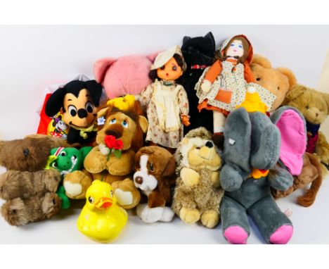 Walt Disney - Others - A collection of mainly modern soft / plush toys and dolls, including a Walt Disney (Florida purchased)