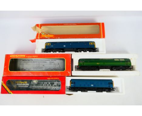 Hornby - Three boxed OO gauge diesel locomotives. Lot consists of Hornby R404 Class 47 Op.No. 47568 in BR blue; R863 Silver S