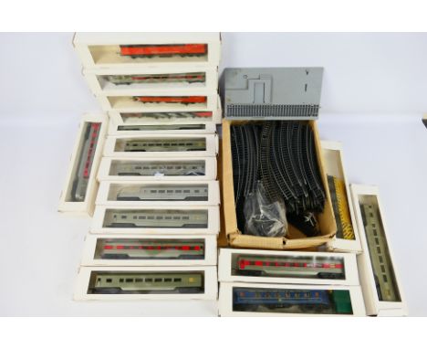 Tri-ang - Jouef - A rake of boxed OO gauge passenger coaches with a couple of Tri-ang locomotives, with a large quantity of l