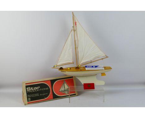 Star Yachts - A boxed vintage wooden Star pond yacht named Endeavour III in white with yellow trim # MK3. The model shows som