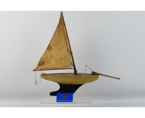Star Yachts - A vintage wooden Star pond yacht for restoration. The possibly 1930s hollow hull is 30 cm long  x 12 x 9.5 cm w