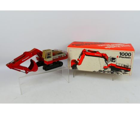 CEF - A boxed 1:50 scale Poclain 1000 Hydraulic Excavator. The model is very dusty from storage and requires cleaning. (This 
