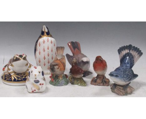 Group of modern Royal Crown Derby animal figures in the Imari palette, to include a frog, guinea pig, emperor penguin, also g