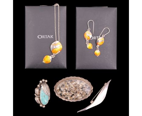 An Ortak of Orkney ombré champleve-enamelled white metal demi-parure, comprising a pair of pendant earrings and a necklace, t