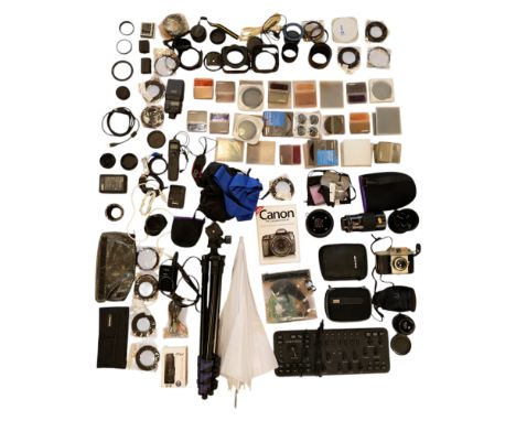 A vintage Kodak Brownie Cresta 3 film camera together with a quantity of photographic equipment and accessories, including a 